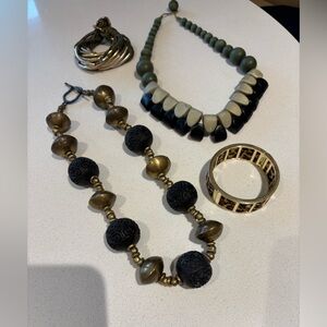 Elegant Black and Gold Jewelry Set